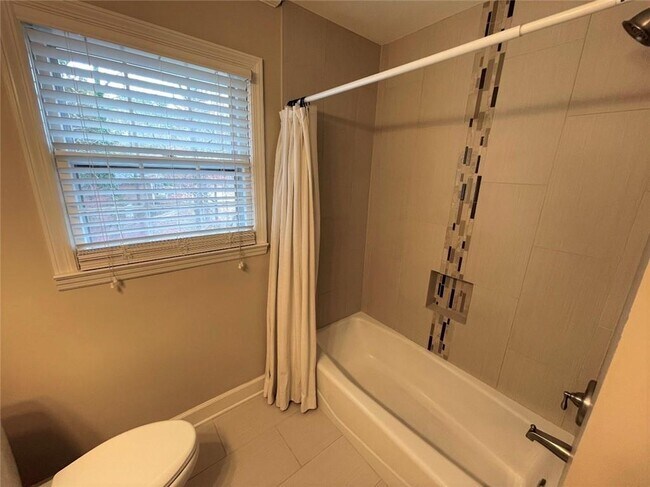 Building Photo - 1150 Falstaff Dr