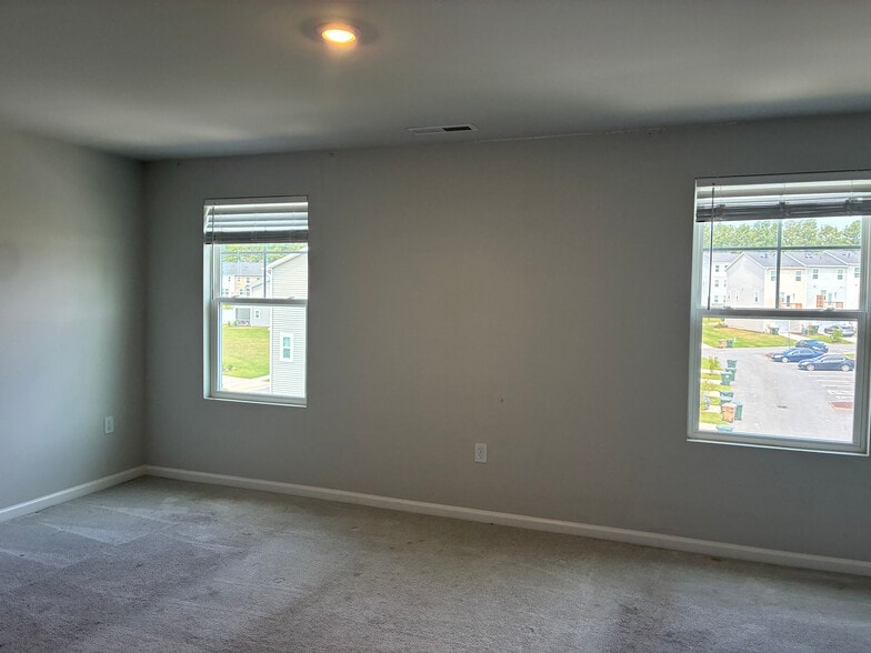 Building Photo - Room in Townhome on Sweet Lilac Wy
