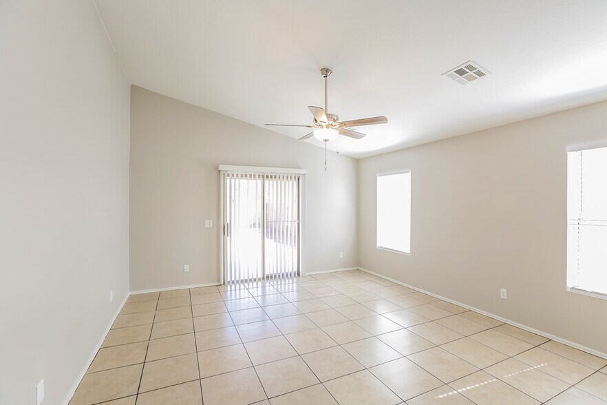 Building Photo - 10632 W Sonora St
