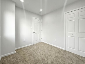 Room 1 - 1344 Barnaby Ter SE