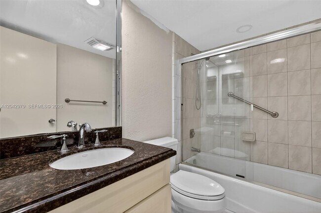 Building Photo - 4015 W Palm Aire Dr