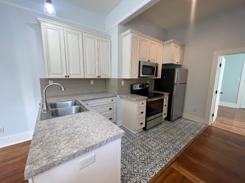 Building Photo - 514 E 8th St