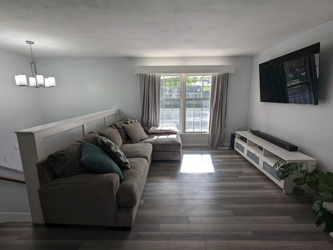 Building Photo - 2560 SW Belle Ave