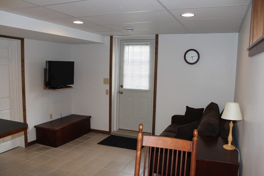 lower family room - 419 E King Rd
