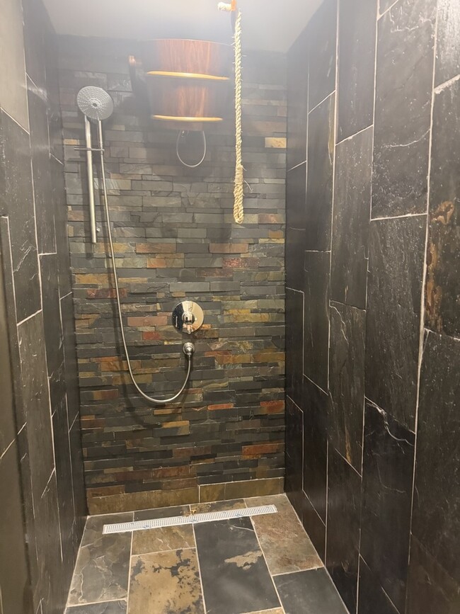 Building Photo - 525 Senon Dr