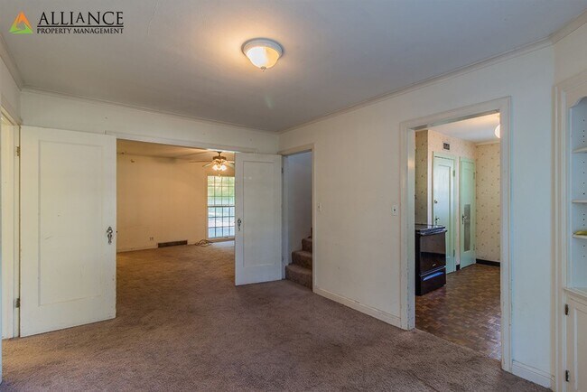 Building Photo - 1016 Bertrand St