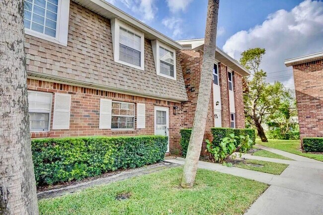 Building Photo - 413 N Cypress Dr