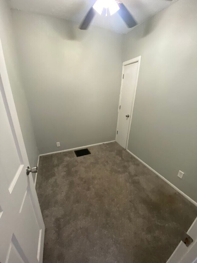 Building Photo - 2 bed house in Davenport