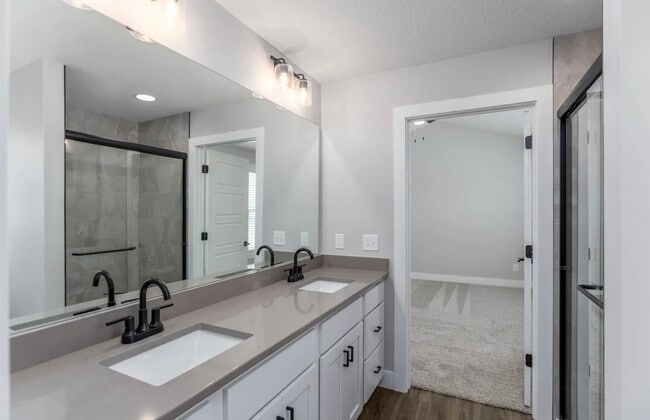 Building Photo - 401 E Donahue St