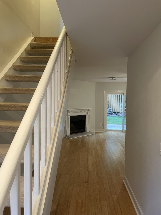 Building Photo - 1142 Monaco Dr