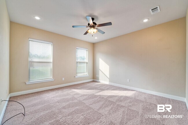 Building Photo - 782 Serpentine Dr