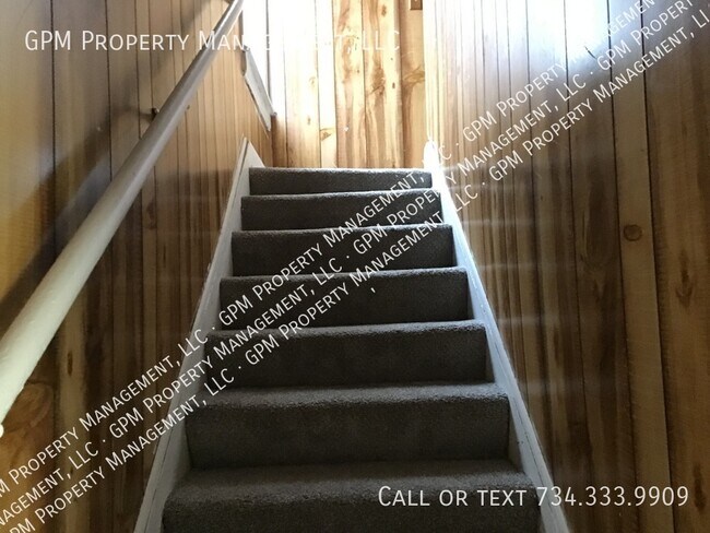 Building Photo - Dearborn Heights Colonial