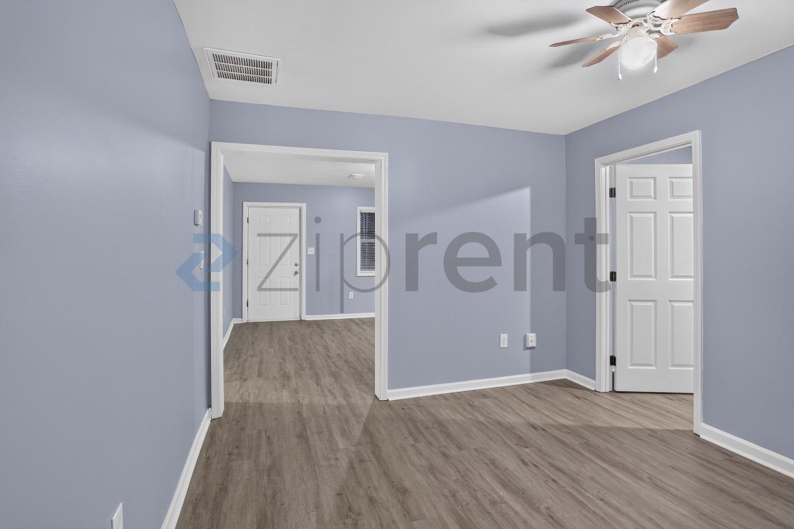 Building Photo - Unit B