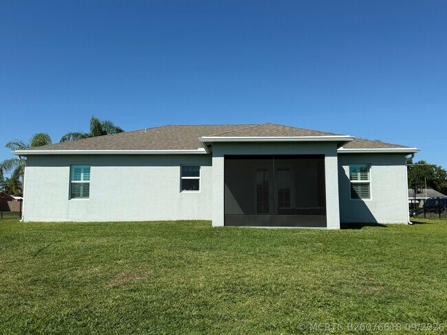 Building Photo - 2161 SE Sunflower St