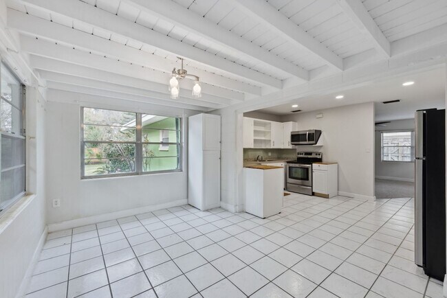 Building Photo - Conway Area 3B/1.5B Home with Fantastic Backyard and NO HOA!