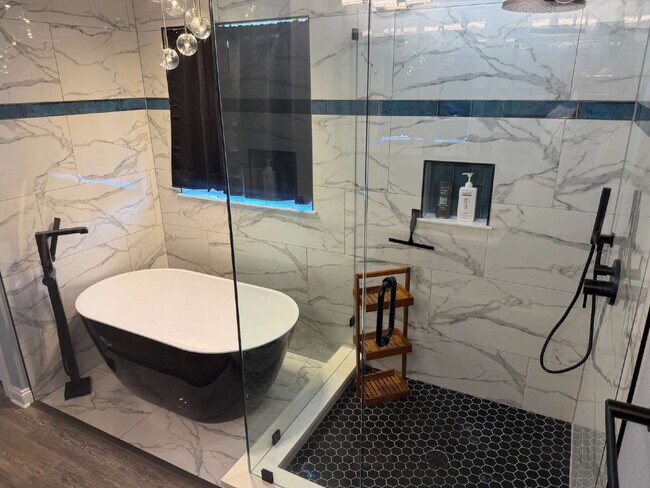 Building Photo - "Spacious 4-Bedroom Pool Home in Crestview!"