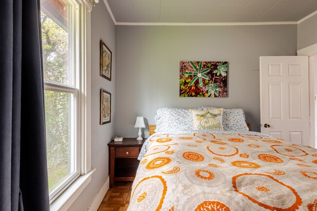 Building Photo - Charming 2-Bedroom Home Near Downtown Bellingham – Private Yard & Cozy Living