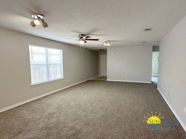 Building Photo - Lovely 3 Bedroom Home in Navarre