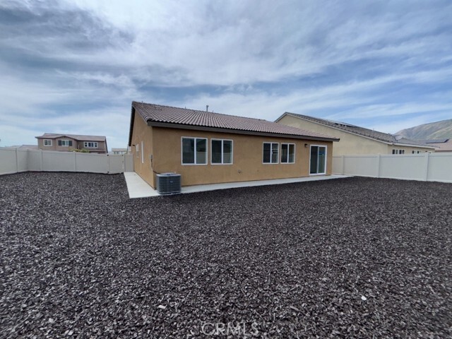 Building Photo - 365 White Gate Pl