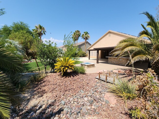 Building Photo - Stunning Home with Pool and Spa