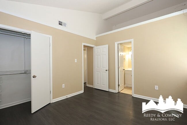Building Photo - 6333 Raible Dr