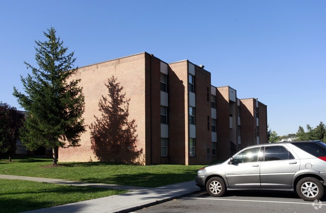 Building Photo - Orchardcrest Apartments
