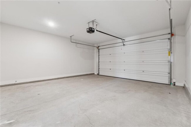 Building Photo - 428 Meadows Ln