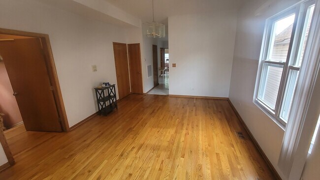 Building Photo - 2977 N Lawndale Ave