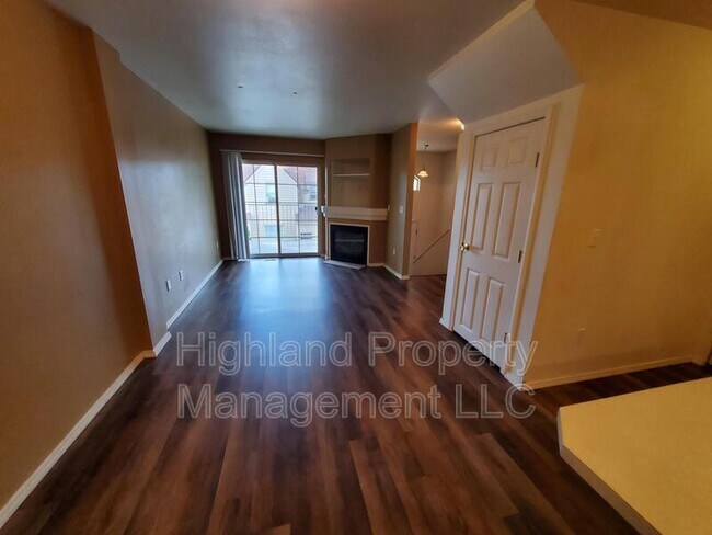 Building Photo - 322 NE Whitman St