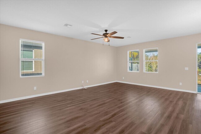 Building Photo - 591 Steerview St