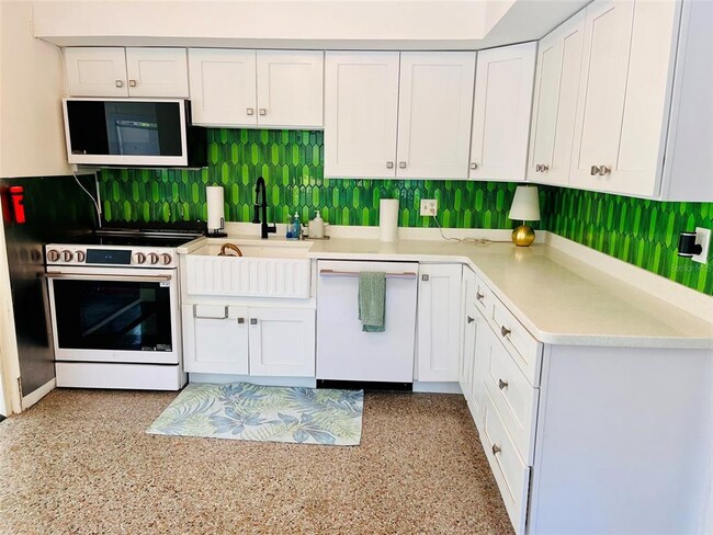 Building Photo - 3208 E Maritana Dr