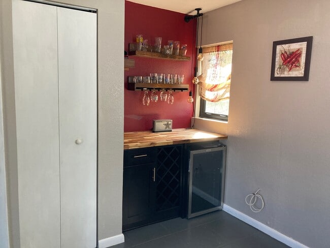 Building Photo - 1933 Madison Ave