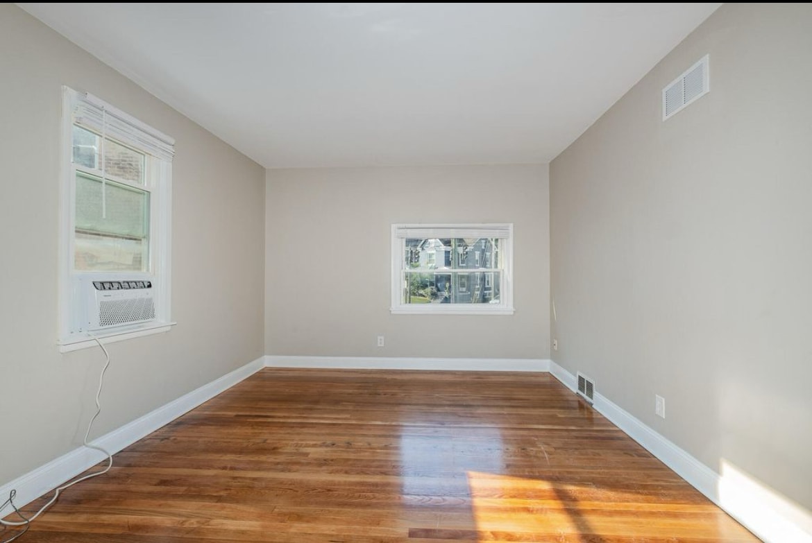 Building Photo - 117 1/2 Adela Ave