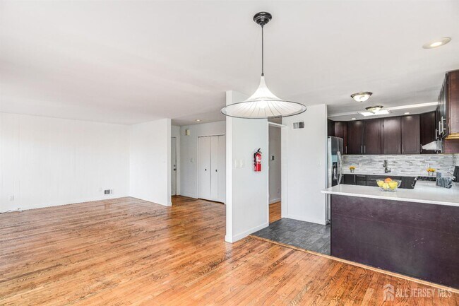 Building Photo - 167 N Main St