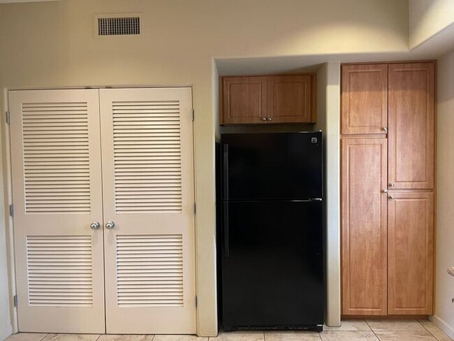 Building Photo - Popular 2BR/2.5BA 2 Story Townhome conveniently located close to PCC, U of A!