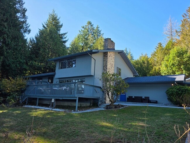 Building Photo - Waterfront Home in Illahee!