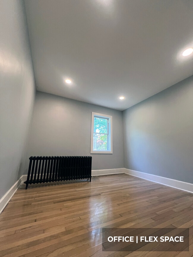 Building Photo - 7 Willowbrook Pl