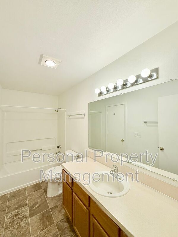 Building Photo - 3412 NE 66th Ave