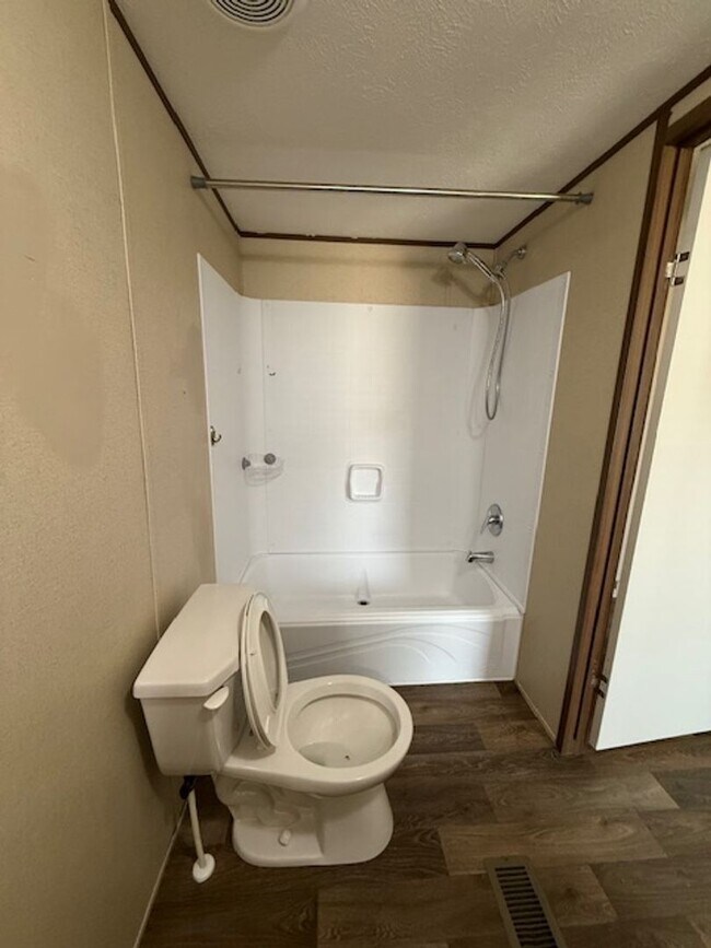 Building Photo - For Rent