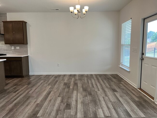 Building Photo - Stunning, Elegant Residence in Fuquay-Vari...
