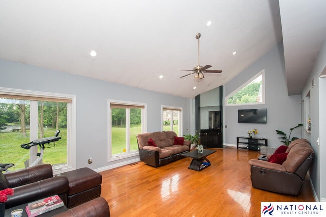 Building Photo - 37709 Glengrove Dr