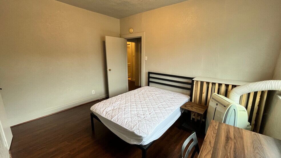 Building Photo - 5847 Nicholson St