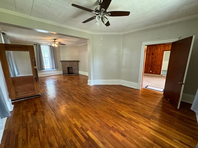 Building Photo - Large Historical 3/2 House in Summerville-$1,595