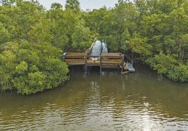 Building Photo - 5049 N Hwy A1A