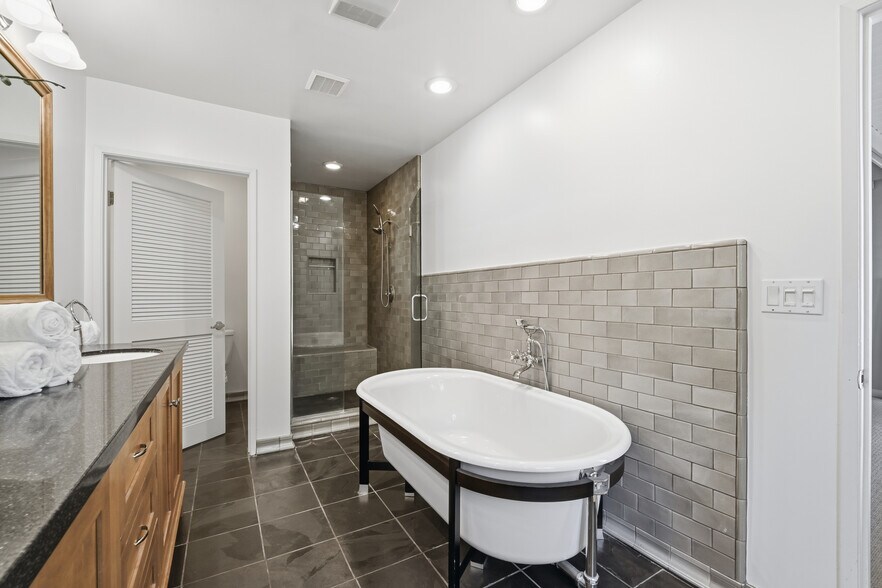 Building Photo - 16146 Otsego St