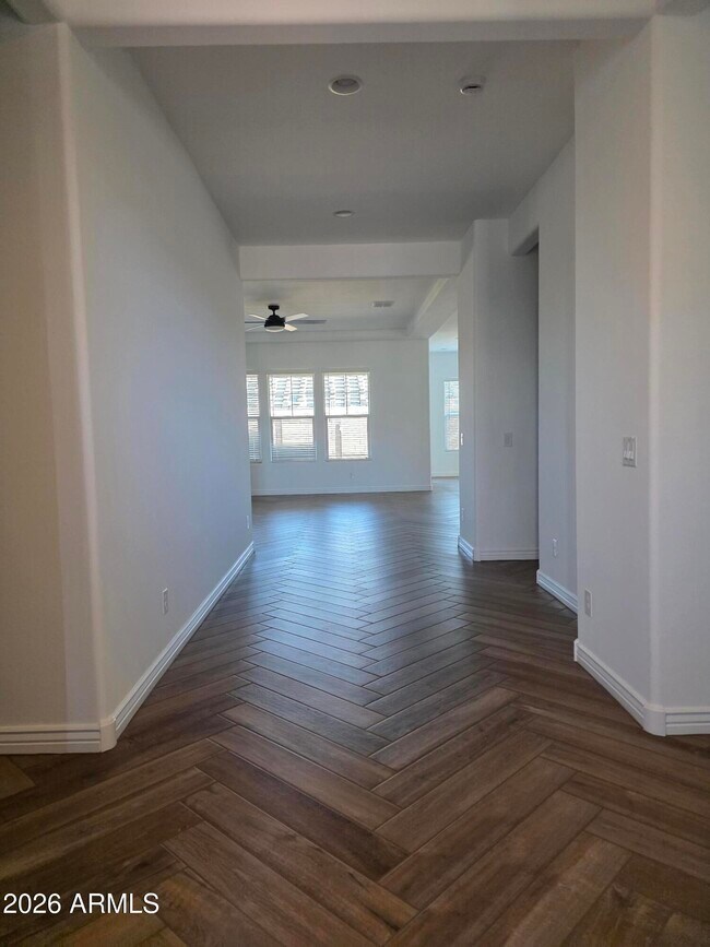 Building Photo - 7641 W Staghorn Rd