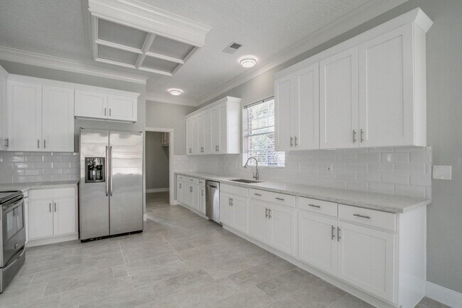 Building Photo - 6302 Laver Love Dr