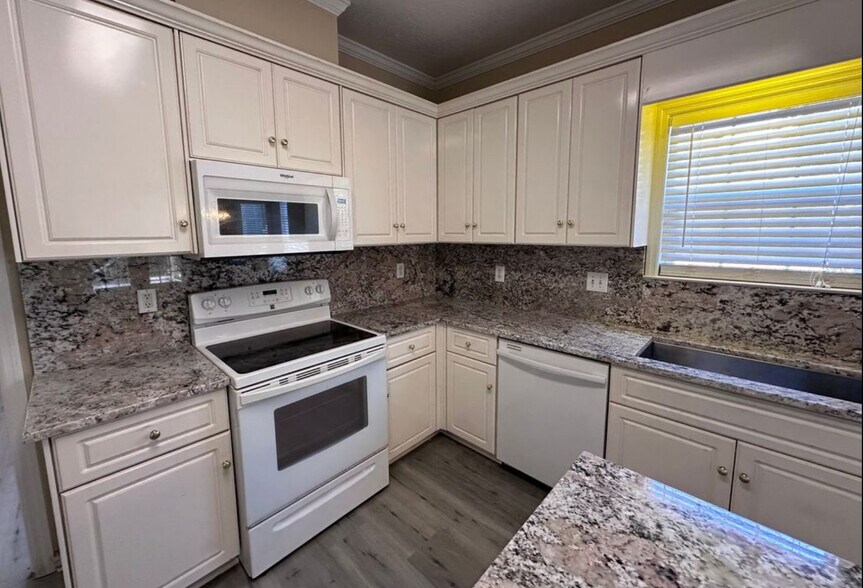Building Photo - 297 High Chaparral Dr