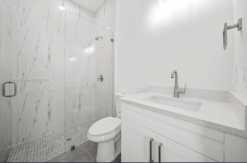 Building Photo - 653 Stanley Ave