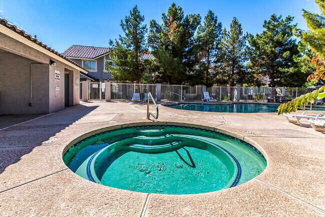 Building Photo - Welcome home to this charming 2-bedroom, 2-bath residence in the heart of Chandler!